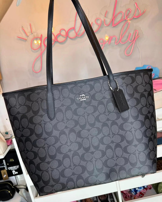 City Tote Bag In Signature Canvas
